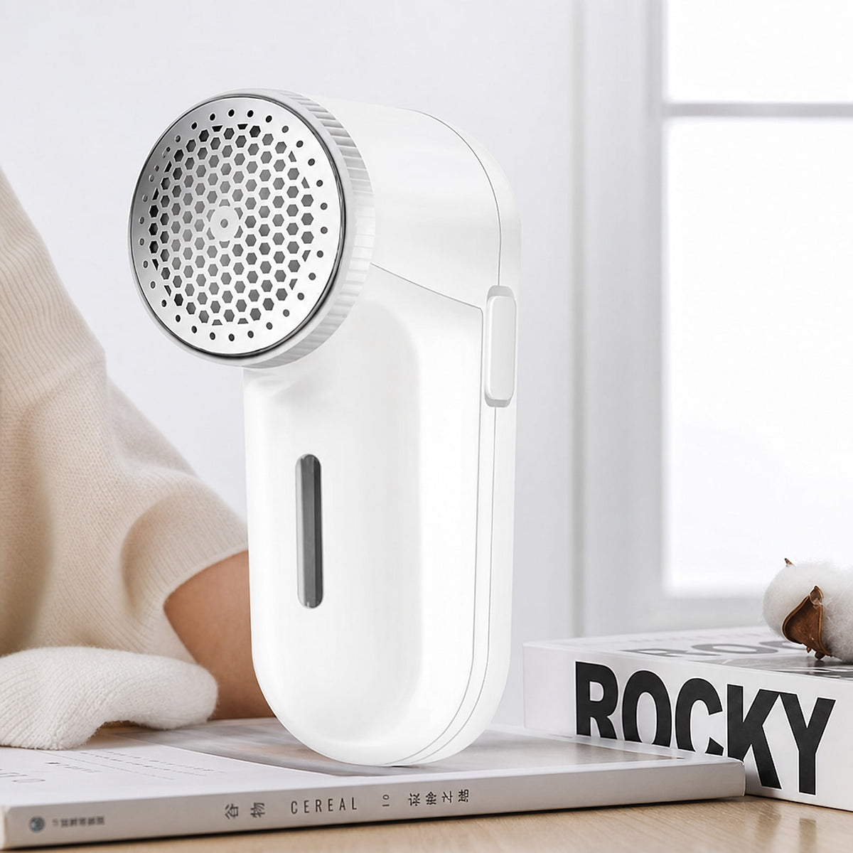 Electric lint remover with 6 blades close-up
