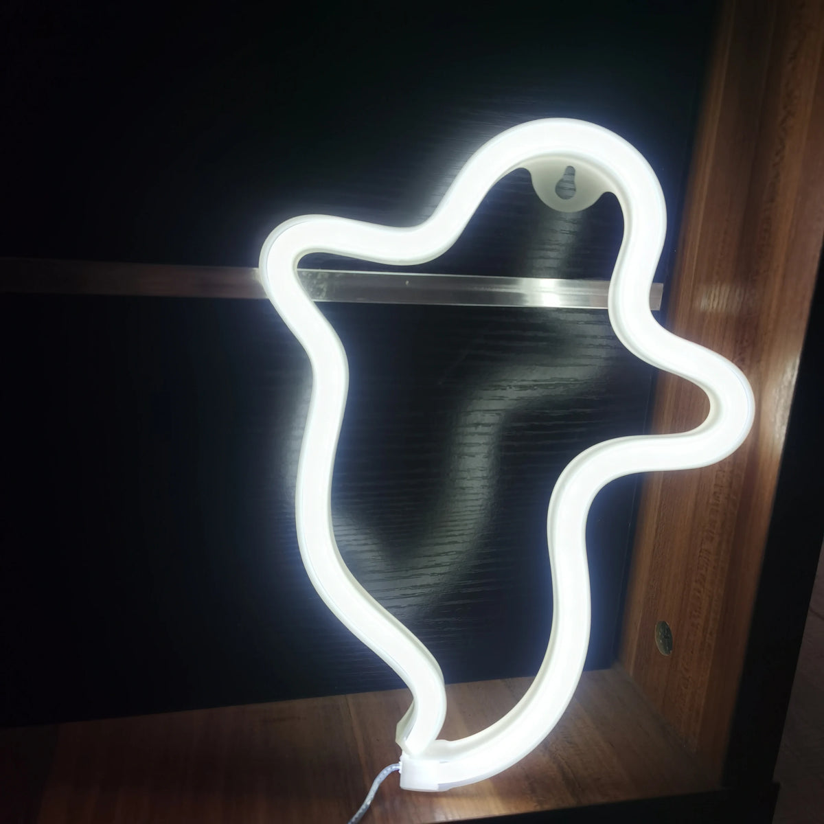 Halloween LED Bat Neon Wall Light – USB/Battery Powered, Spooky Party Decor