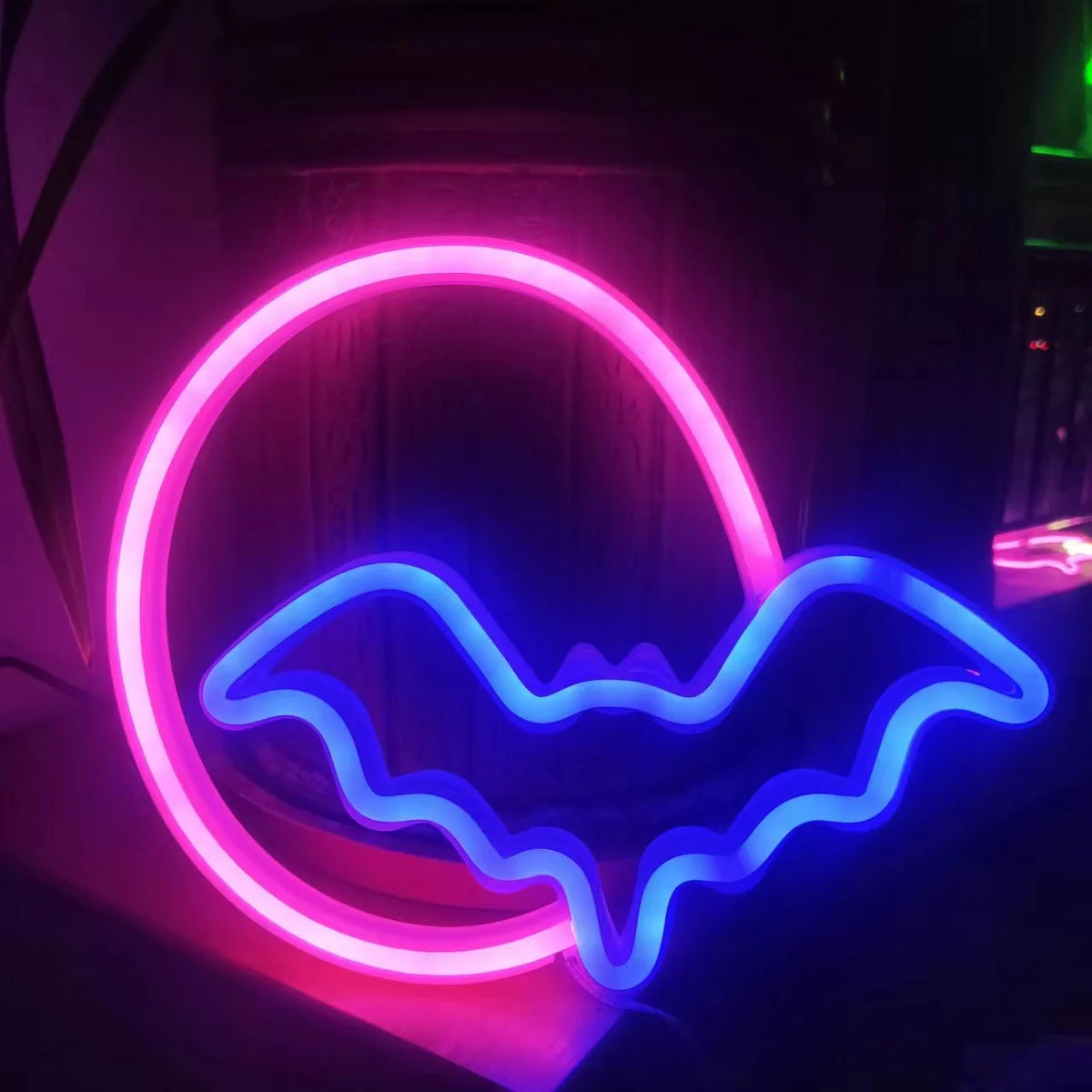 Halloween LED Bat Neon Wall Light – USB/Battery Powered, Spooky Party Decor