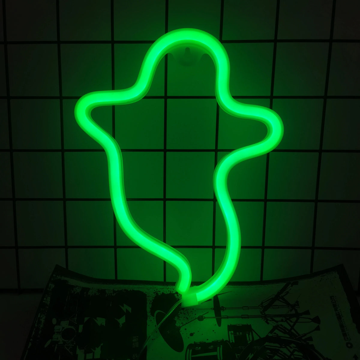 Halloween LED Bat Neon Wall Light – USB/Battery Powered, Spooky Party Decor